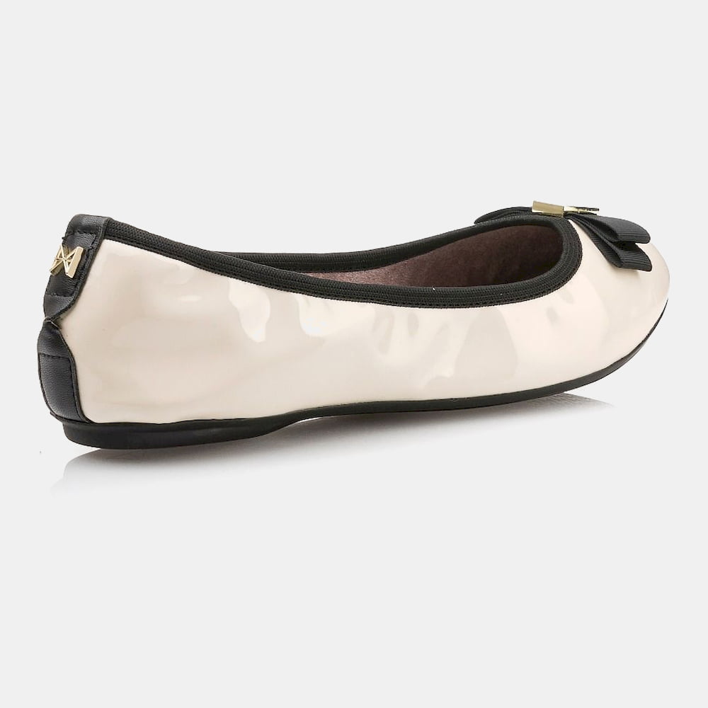 Butterfly Twists Sabrinas Ballet Flats Shea Cream Creme Shot10