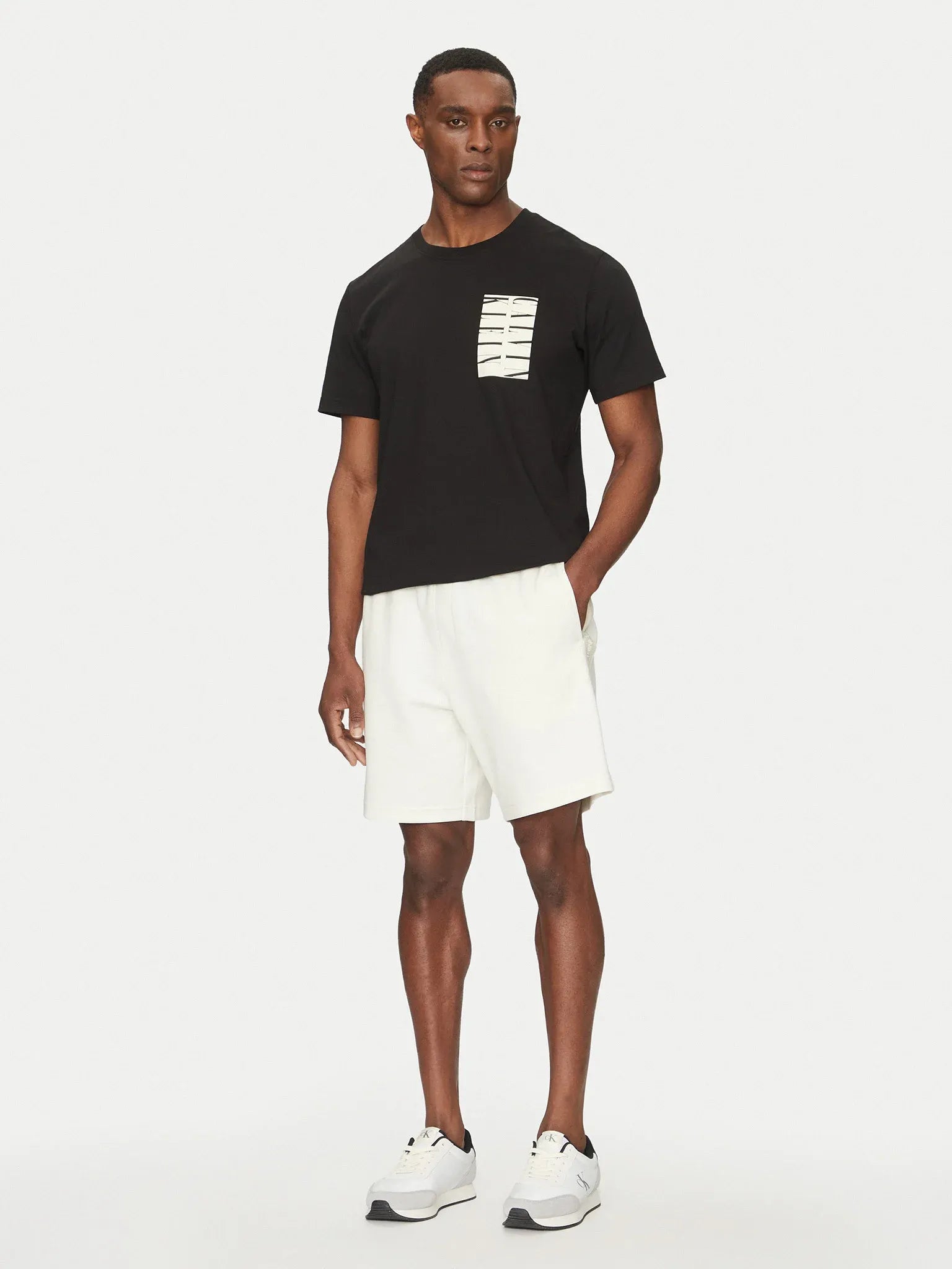 Calvin Klein T Shirt J30j327474 Black Preto_shot2