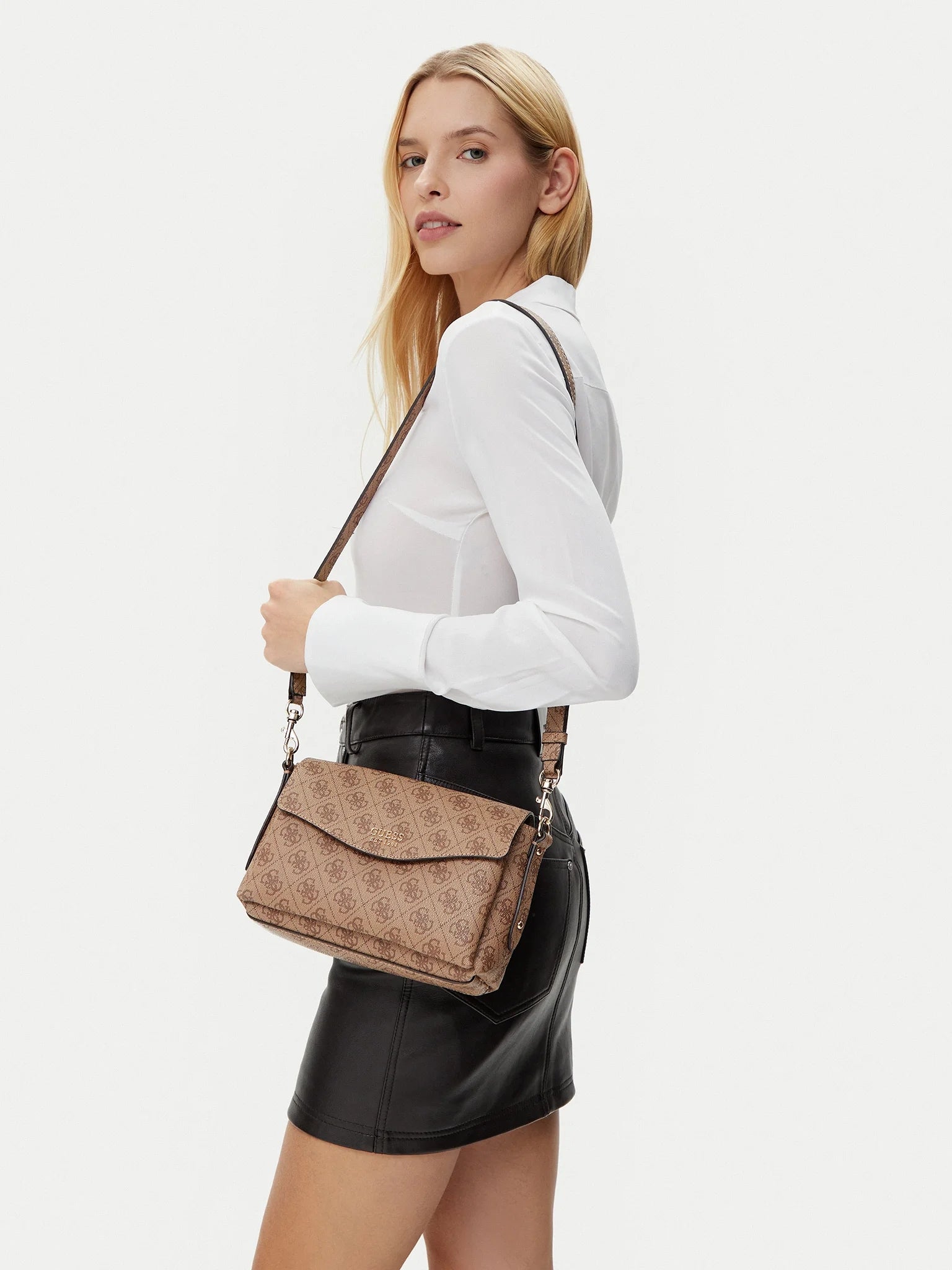 Guess Bolsa Bag Lg964819 Brown.logo Castanho_shot5