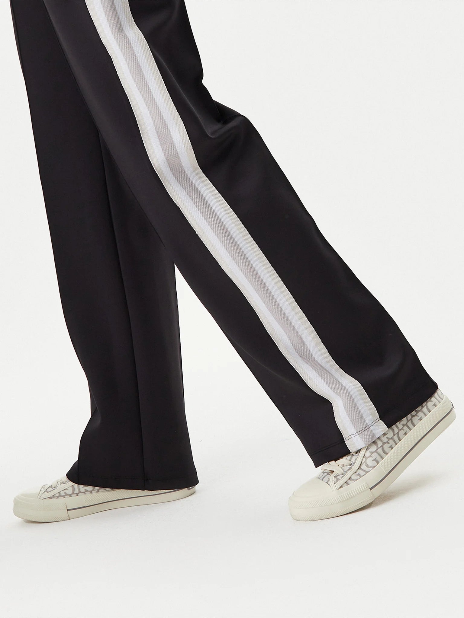 Guess Calcas Training Pants V5gb12 Kcru2 Black Preto_shot6