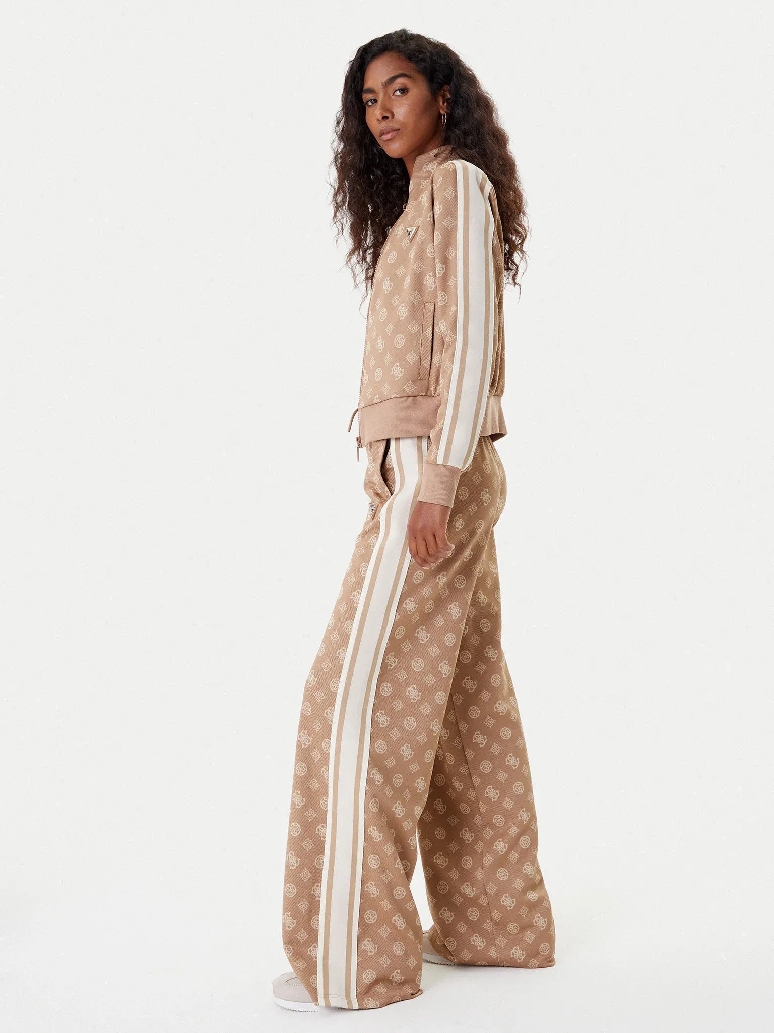 Guess Calcas Training Pants V5yb10 K0282 Sand Sand_shot2