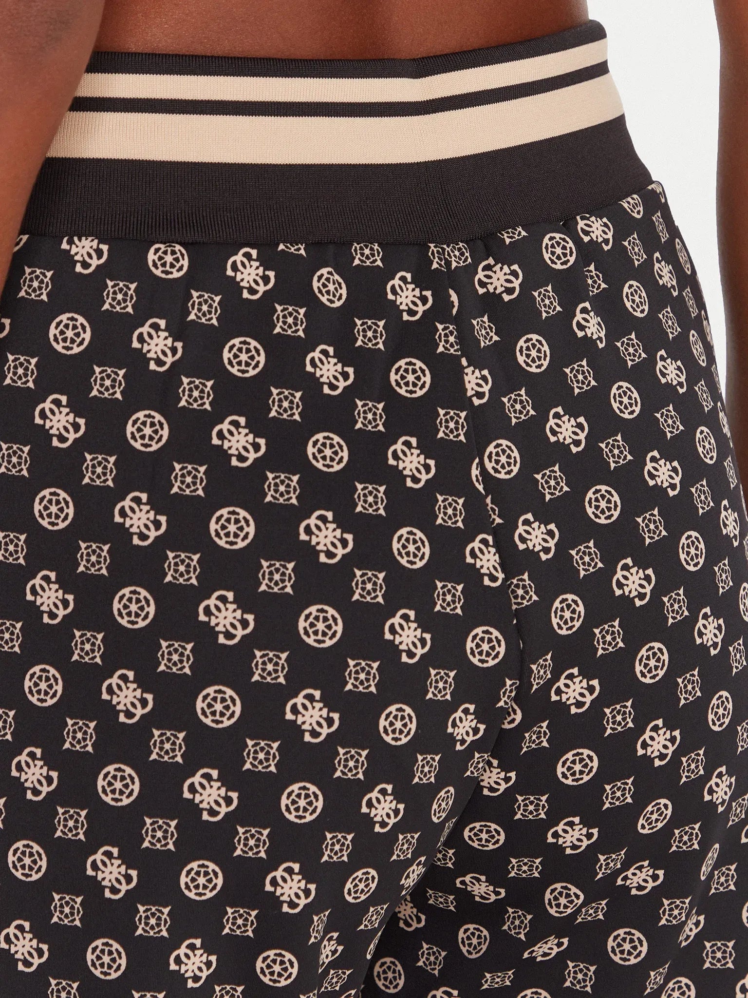 Guess Calcas Training Pants V5yb20 Kb212 Black.logo Preto_shot5