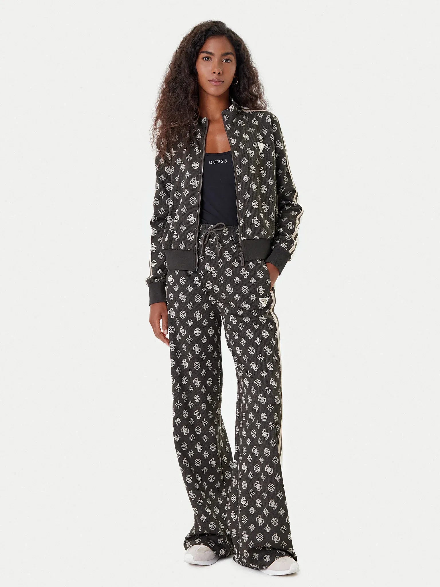 Guess Casaco Training Sweat Training V5yq07 K0282 Black Preto_shot2