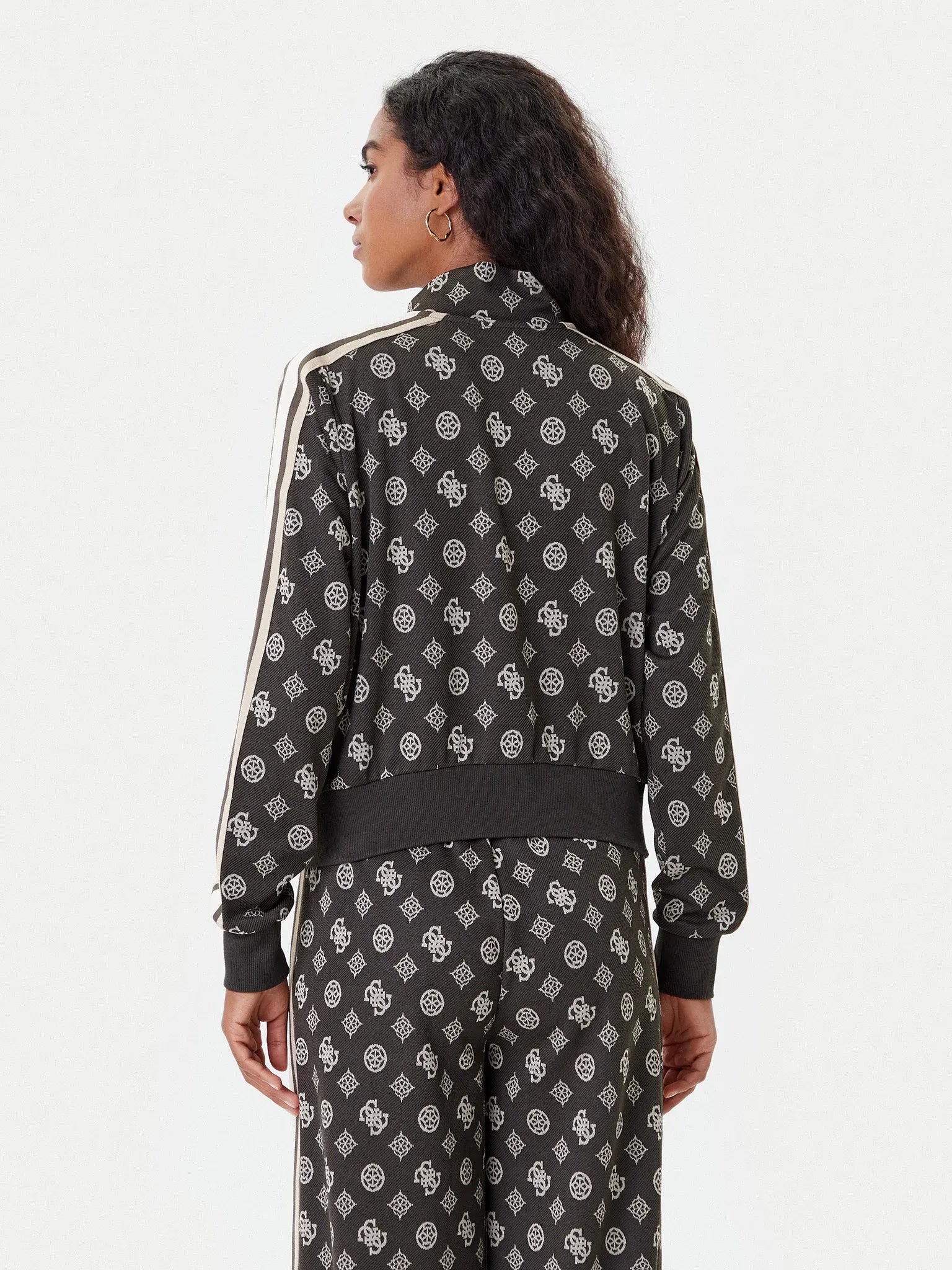 Guess Casaco Training Sweat Training V5yq07 K0282 Black Preto_shot3