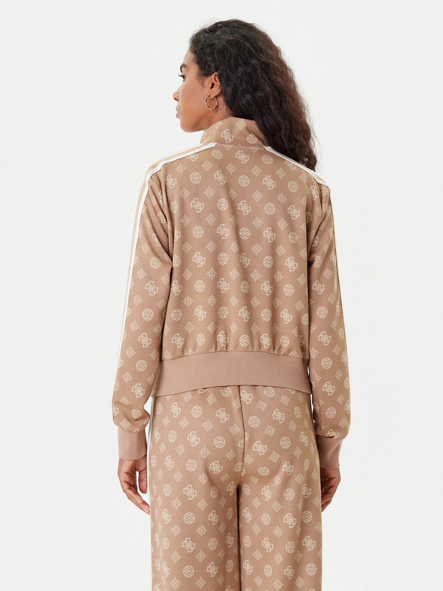 Guess Casaco Training Sweat Training V5yq07 K0282 Sand Sand_shot3