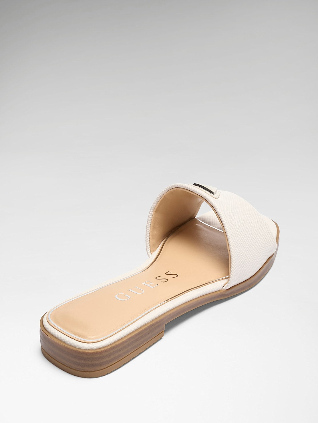 Guess Chinelos Slippers Fljrma White Branco_shot3