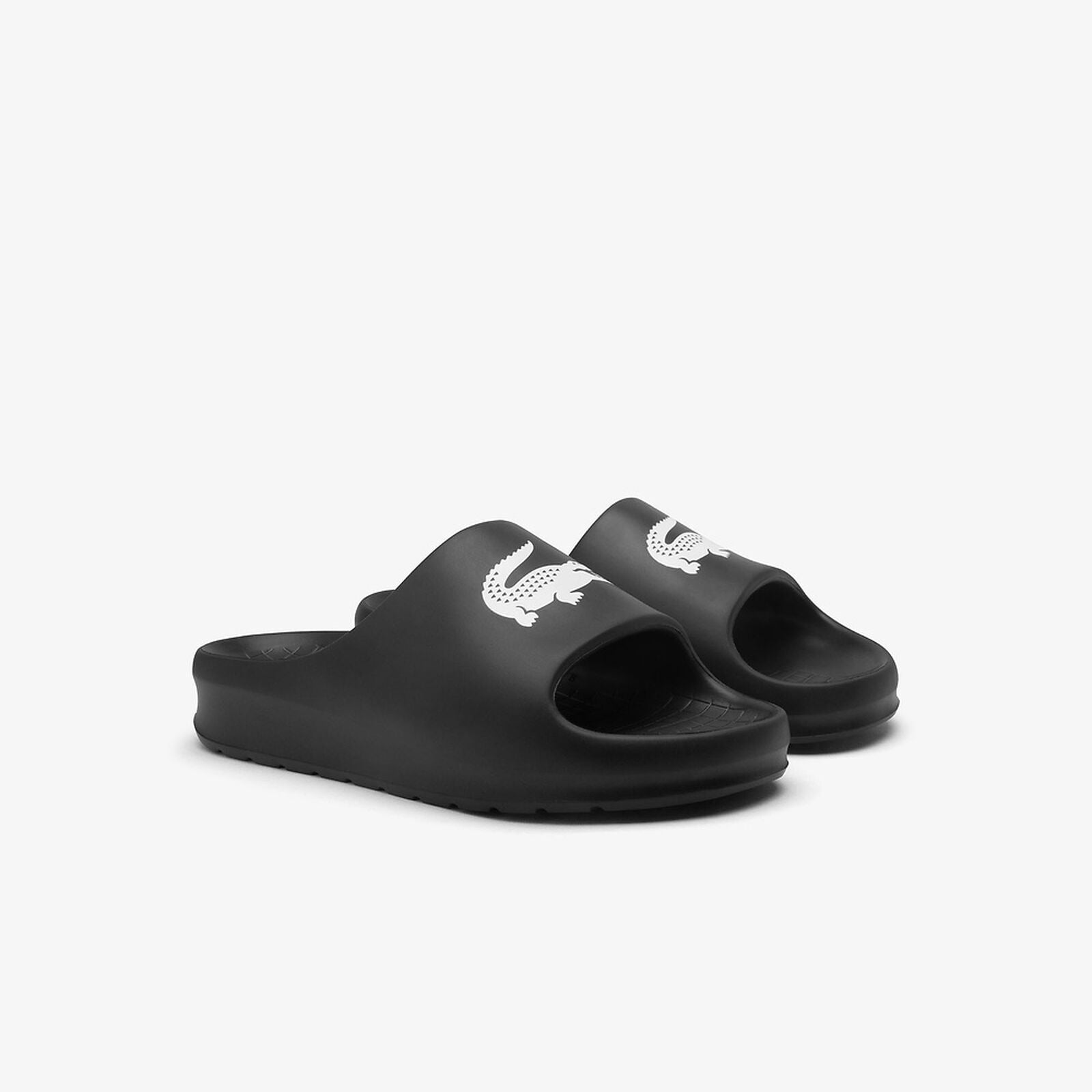 lacoste-chinelos-slippers-serve-slide-blk-white-preto-branco2
