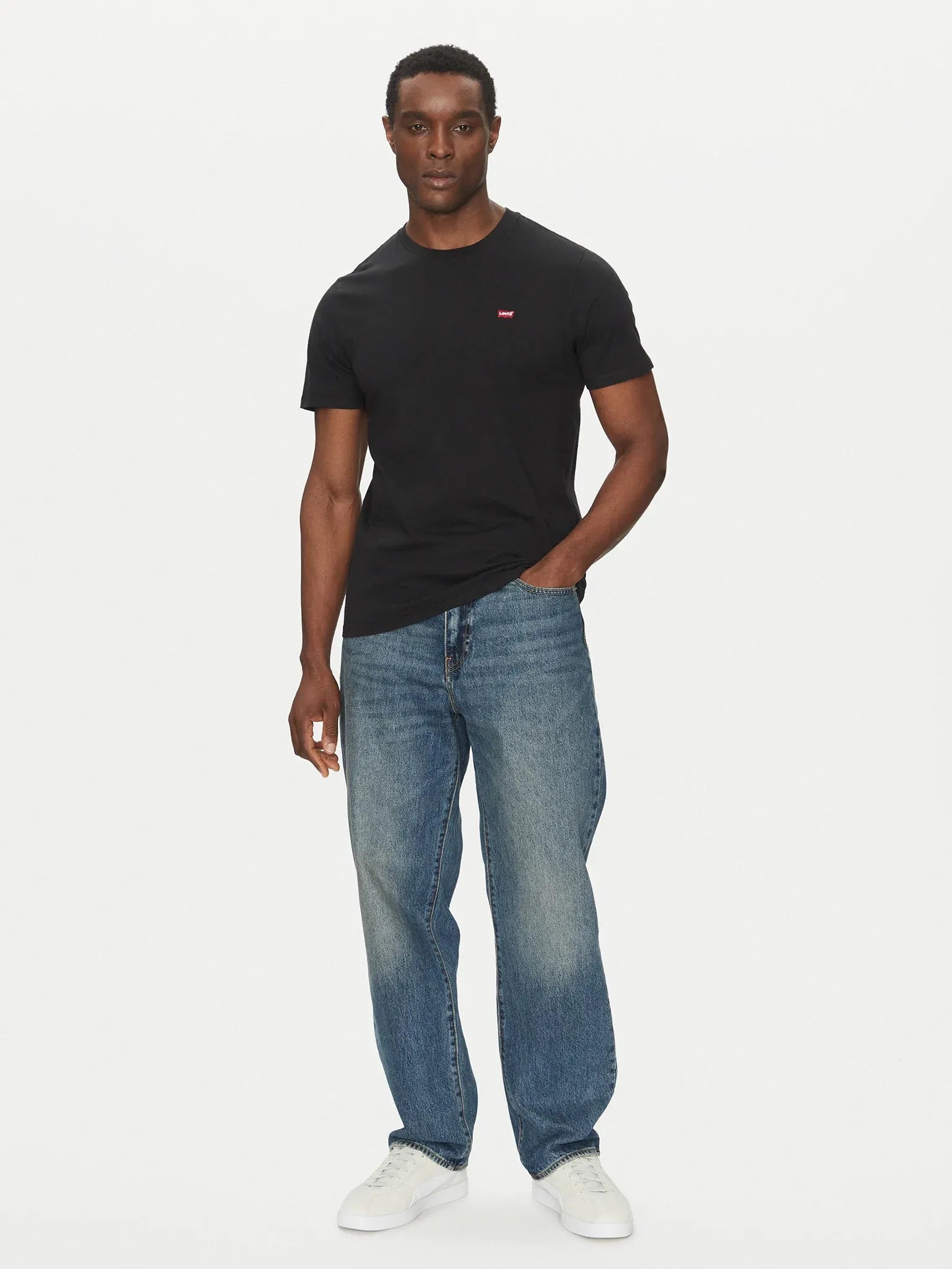 Levis T Shirt 56605 0009 Black Preto_shot3