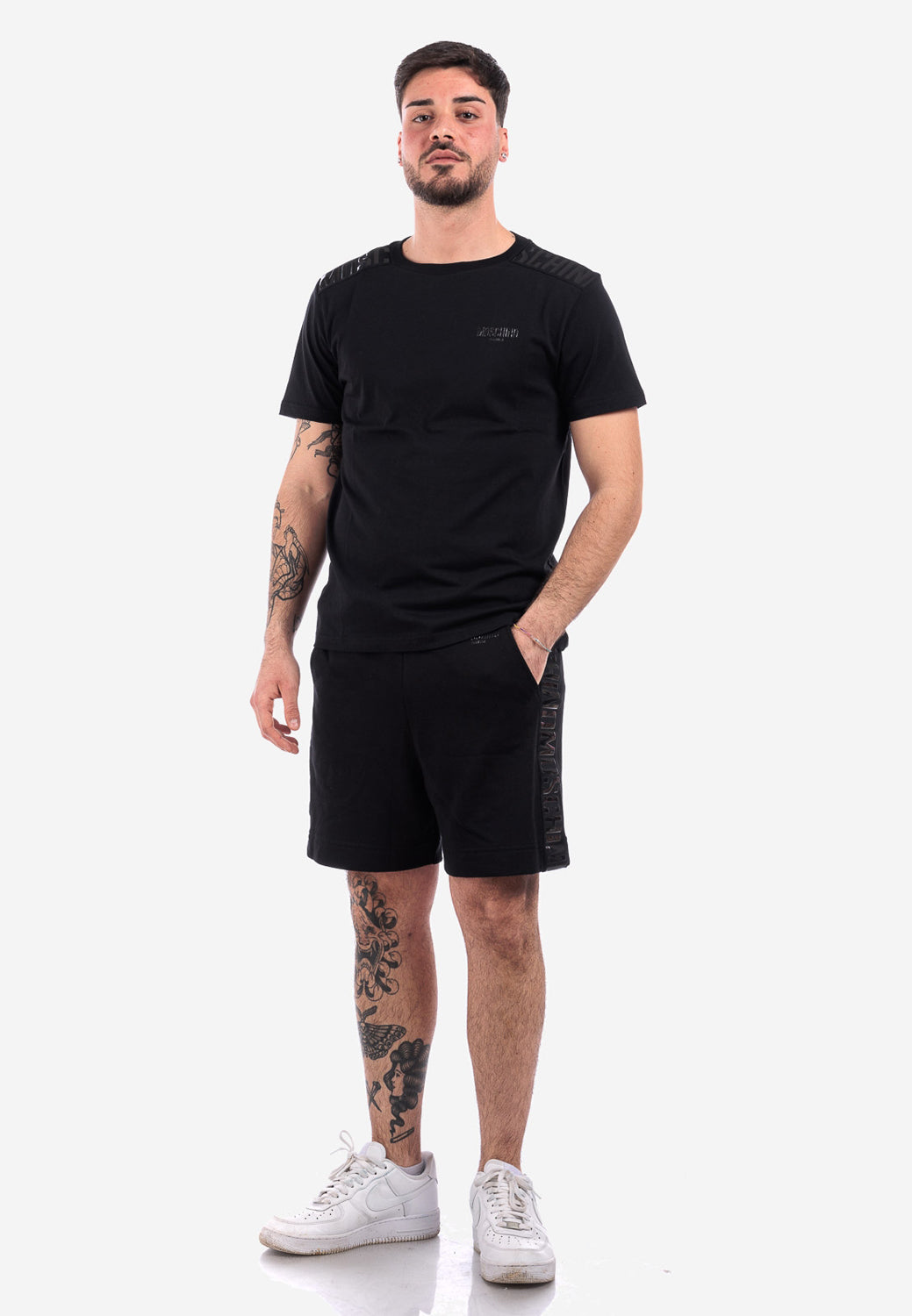 Moschino T Shirt A0707 9407 Black Preto_shot1