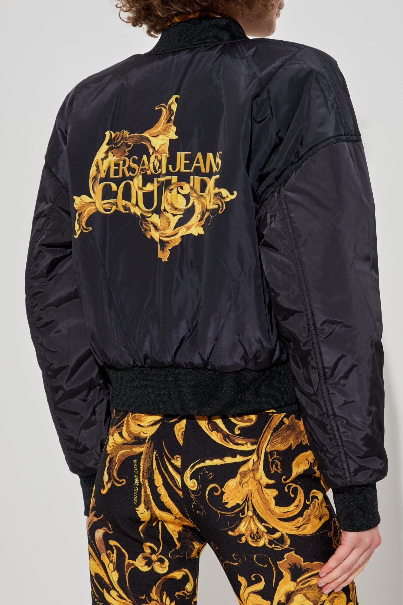Versace Blusao Jackets 79hasdp9 Blk Gold Preto Ouro_shot7
