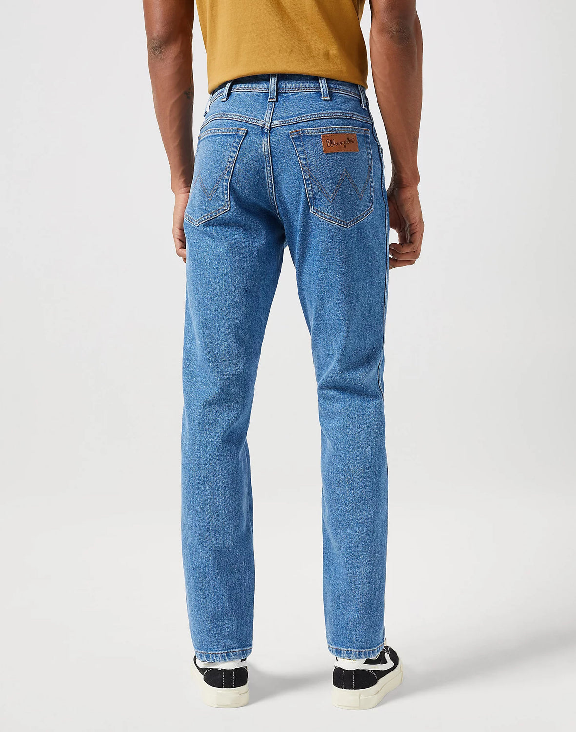 Wrangler Calcas Trousers Texas Barn Med. Wash Medium Wash_shot3