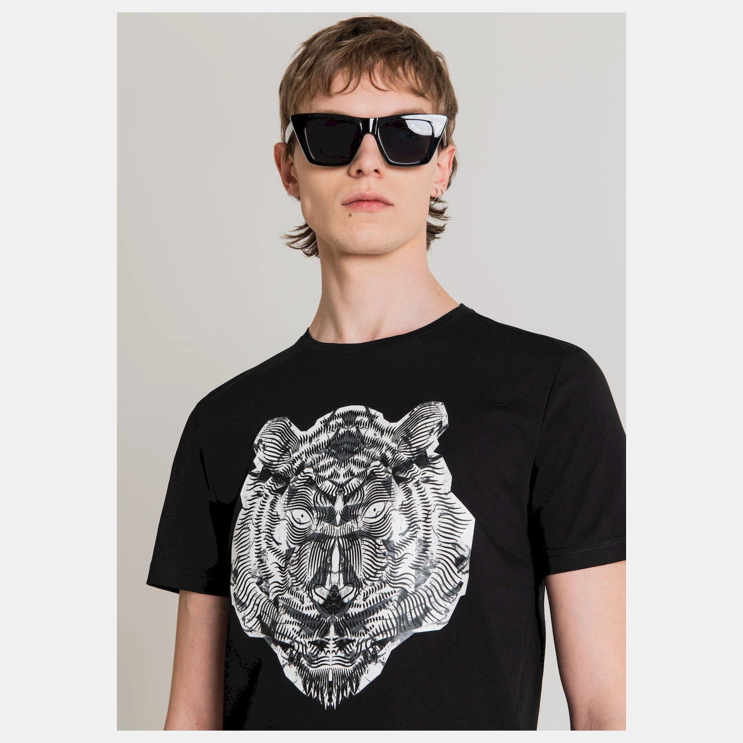 Antony Morato T Shirt Mmks02267 Black Preto_shot3