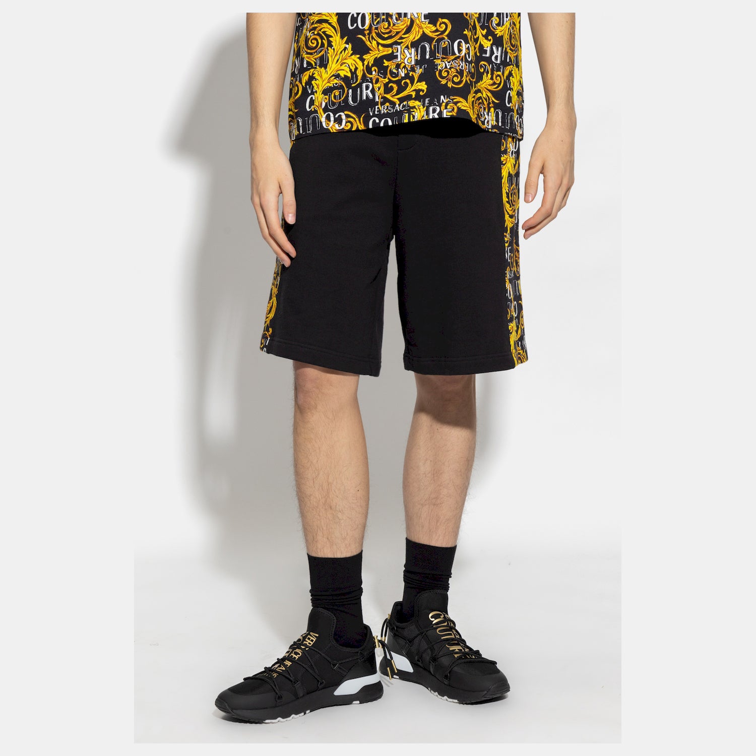 Versace Calcao Shorts 74gad3c0 Blk Gold Preto Ouro_shot2