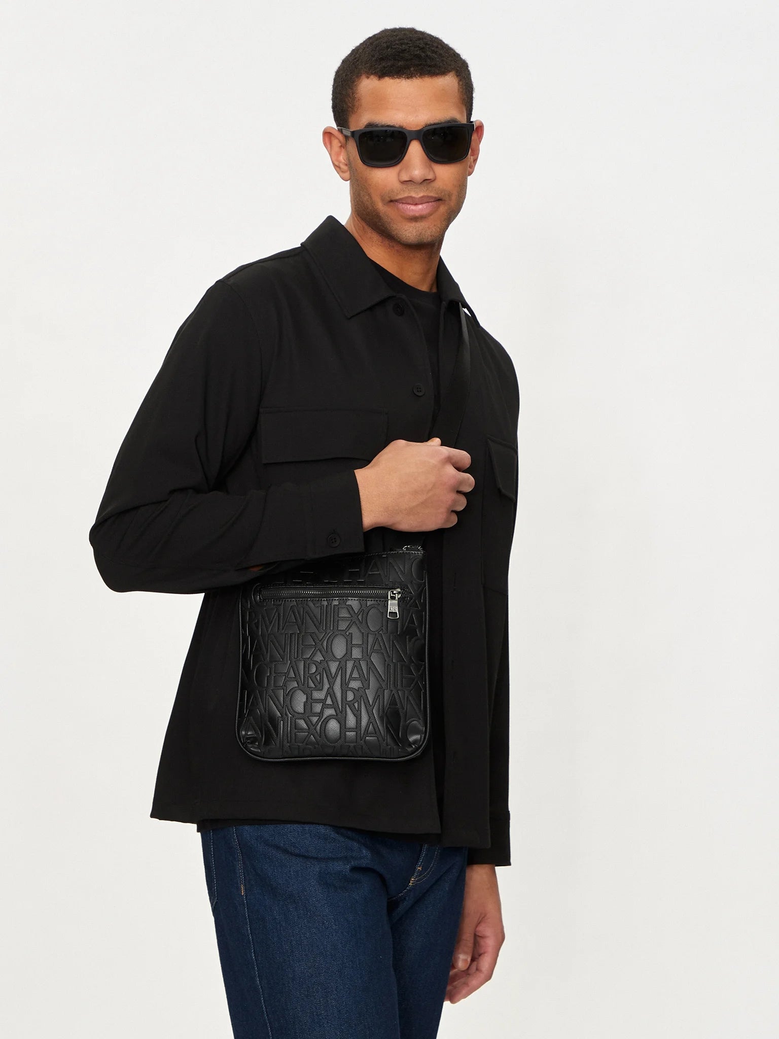 Armani Exchange Crossbody 952526 Cc838 Black.logo Preto_shot1