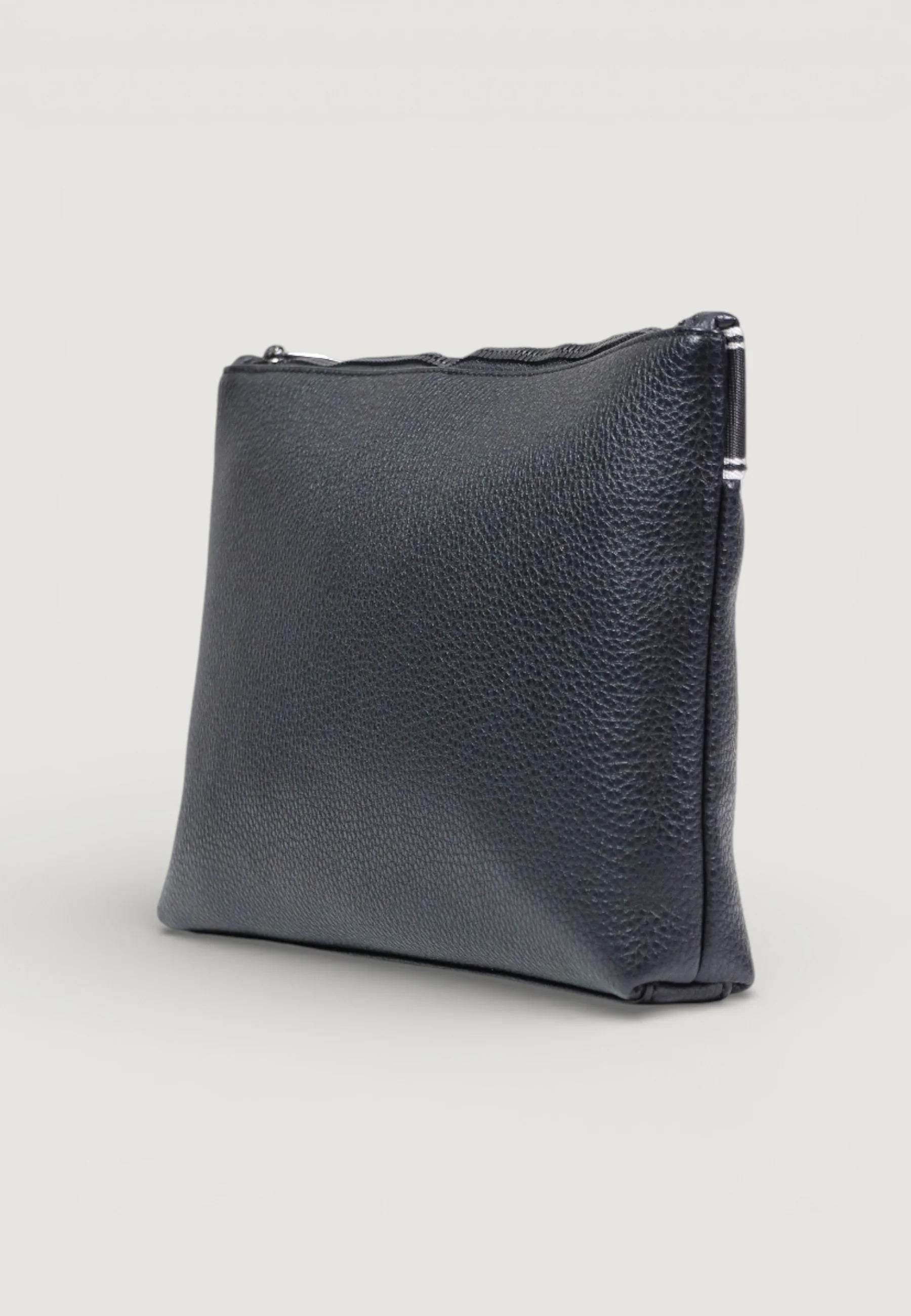 Armani Exchange Necessaire Bag Xm002835 Af22662 Black Preto_shot4
