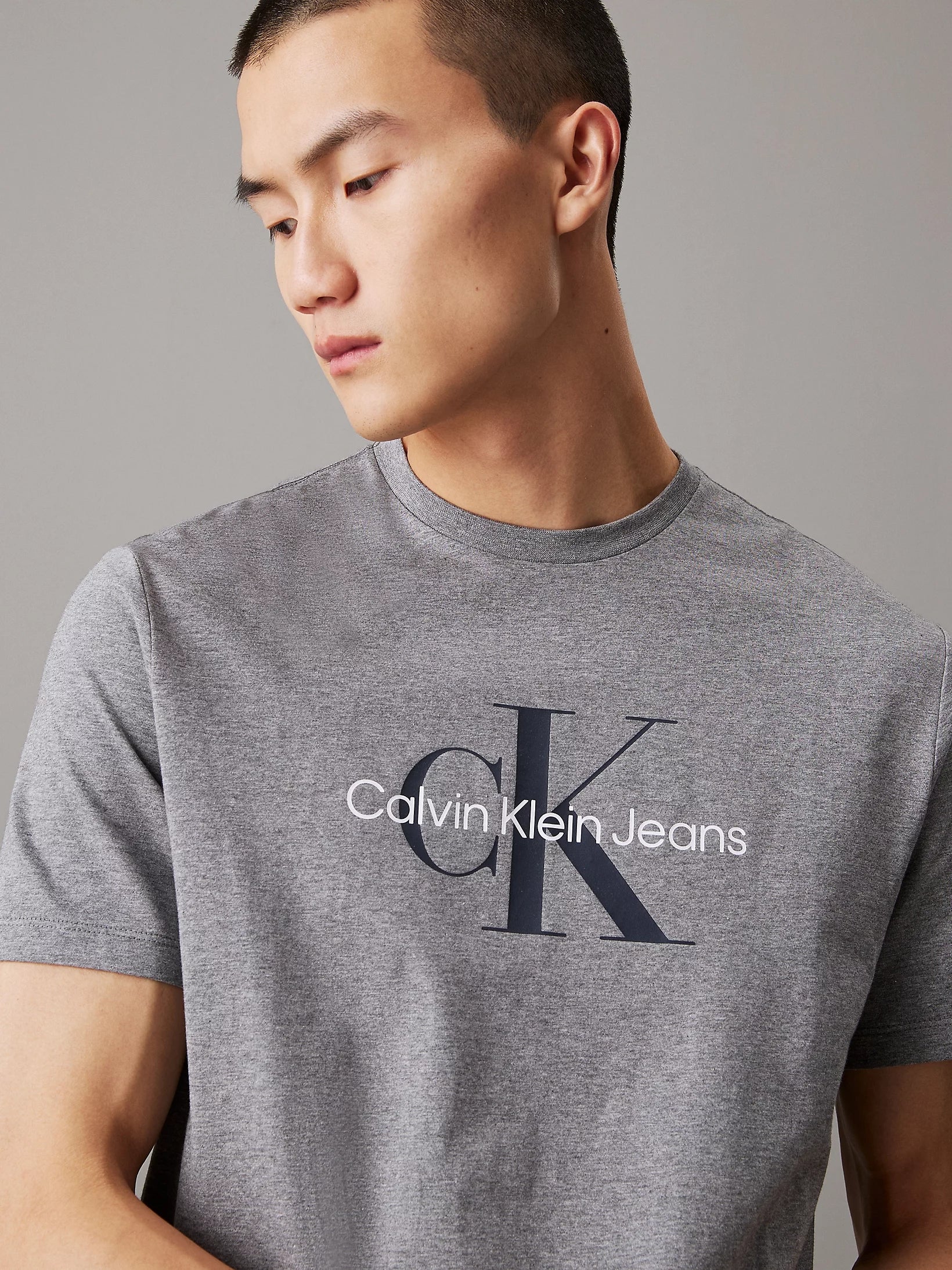 Calvin Klein T Shirt 00040em286 Grey Cinza_shot2