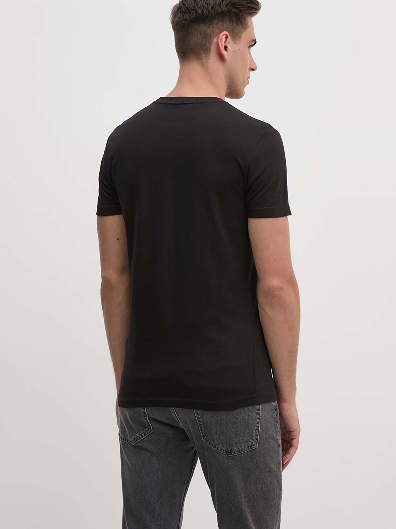 Calvin Klein T Shirt J30j325678 Black Preto_shot2