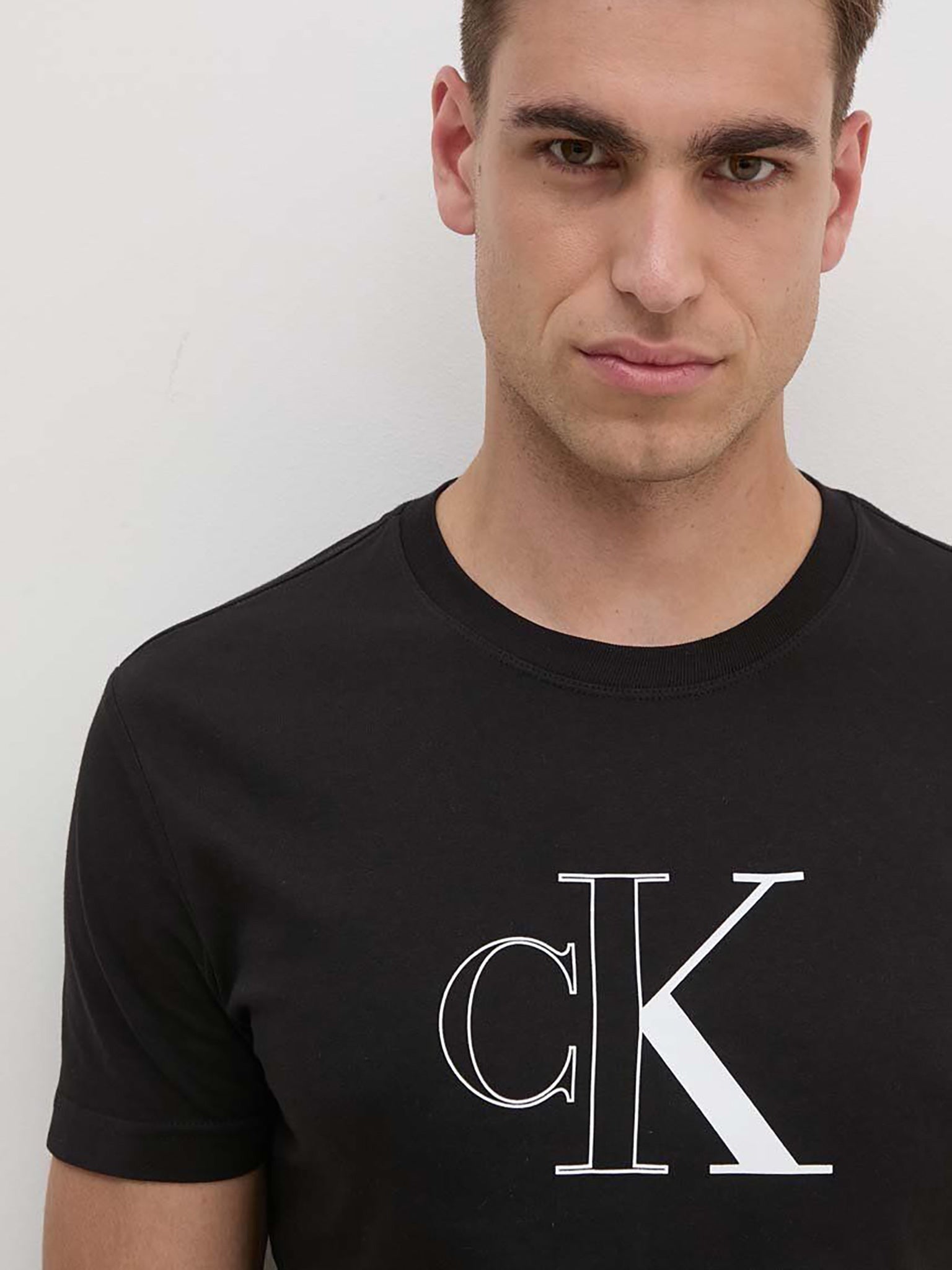 Calvin Klein T Shirt J30j325678 Black Preto_shot3