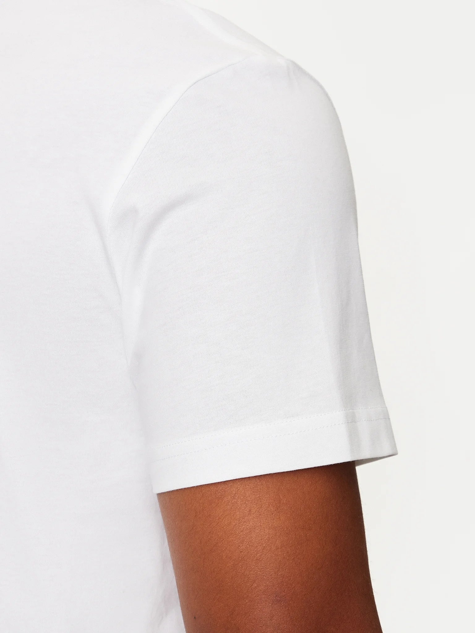 Calvin Klein T Shirt J30j326863 White Branco_shot3