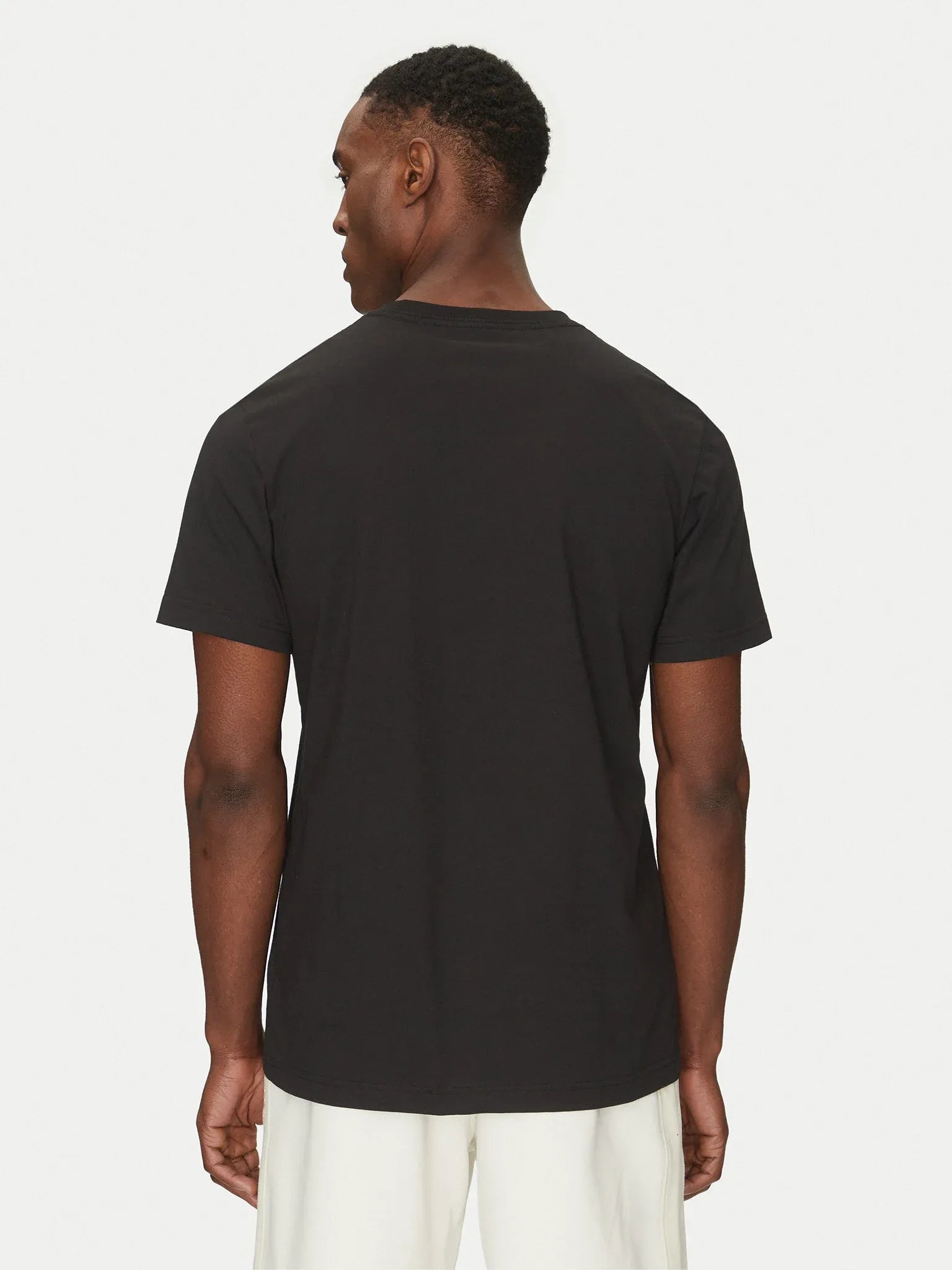 Calvin Klein T Shirt J30j327474 Black Preto_shot3