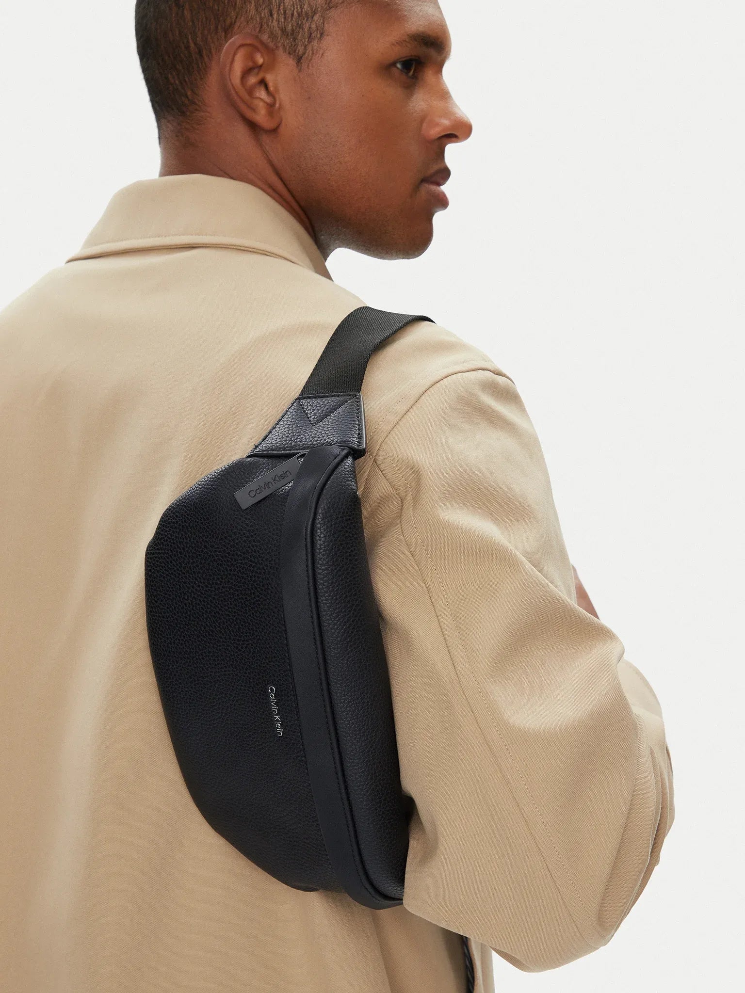 Calvin Klein Waistbag Lv04d3184g Black Preto_shot2