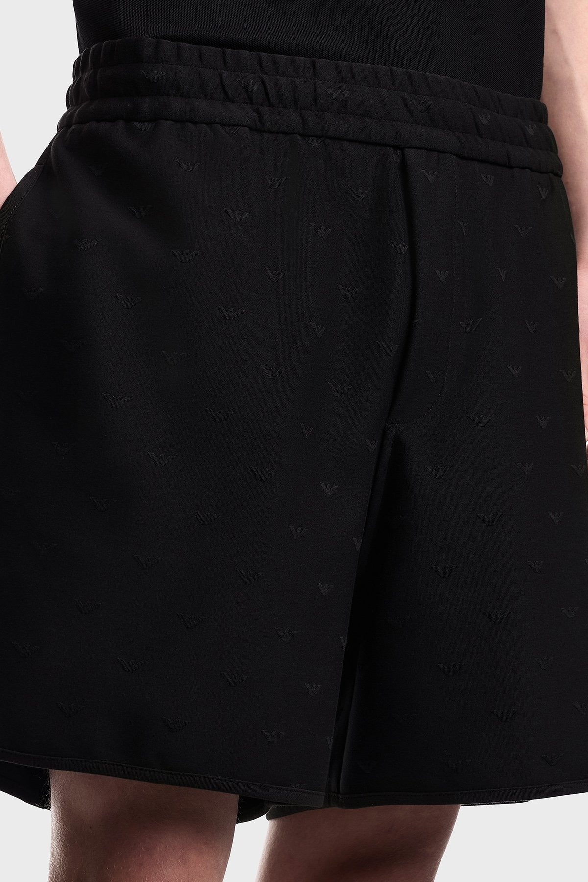 Emporio Armani Short Training Em004865 Af13700 Black.logo Preto_shot5