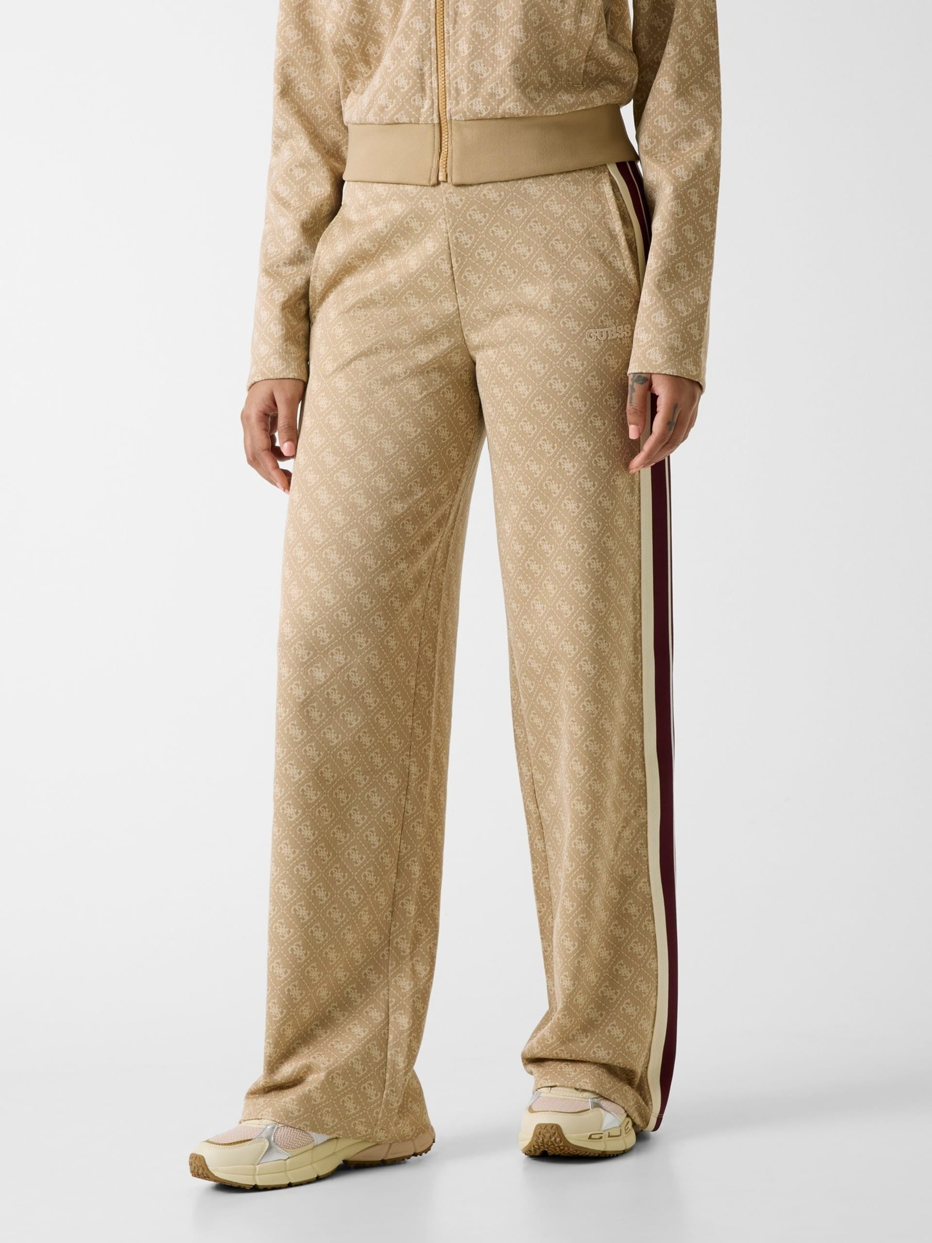 Guess Calcas Training Pants V6gb04 K2955 Beige.logo Beige_shot2