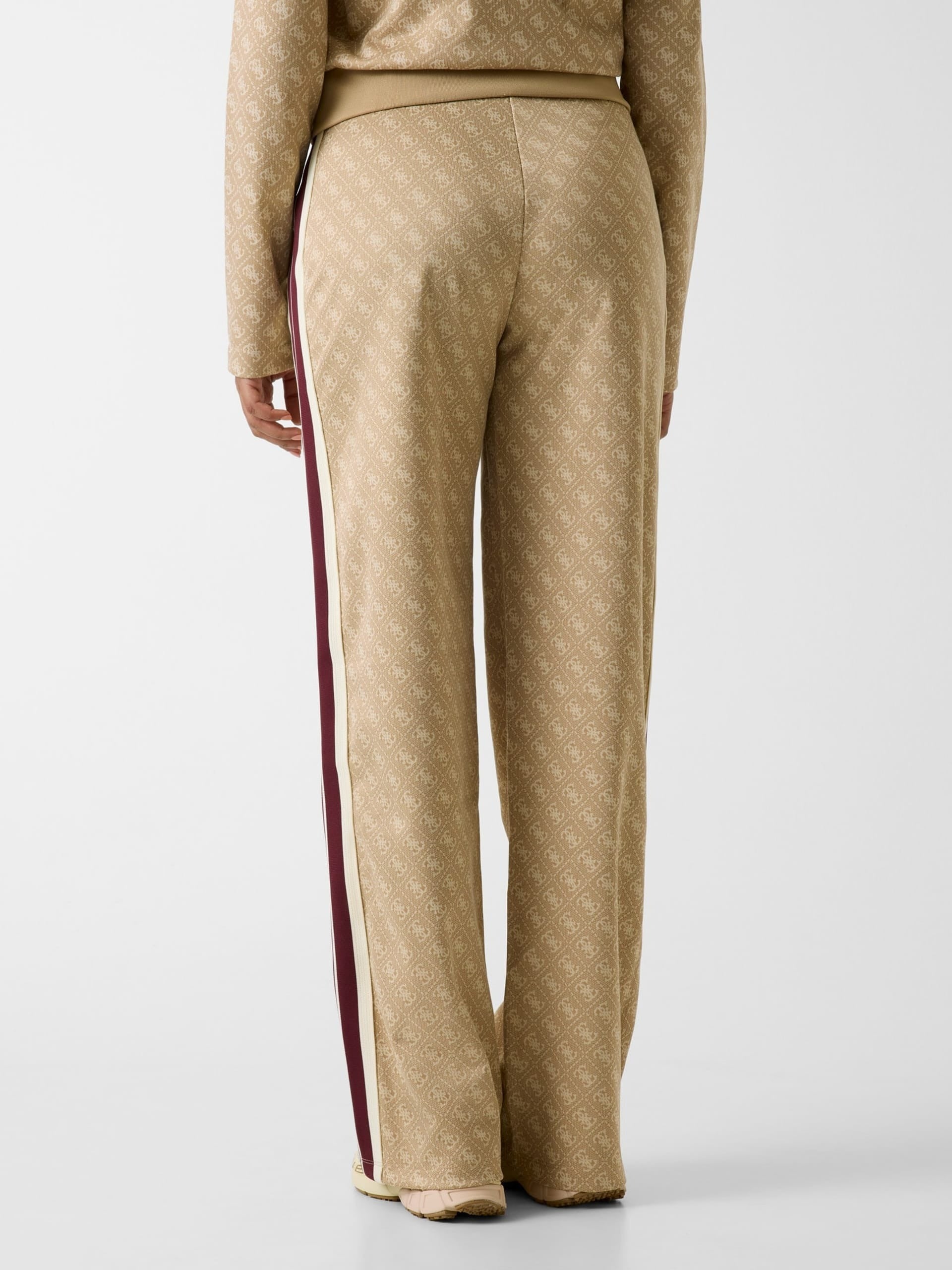 Guess Calcas Training Pants V6gb04 K2955 Beige.logo Beige_shot3