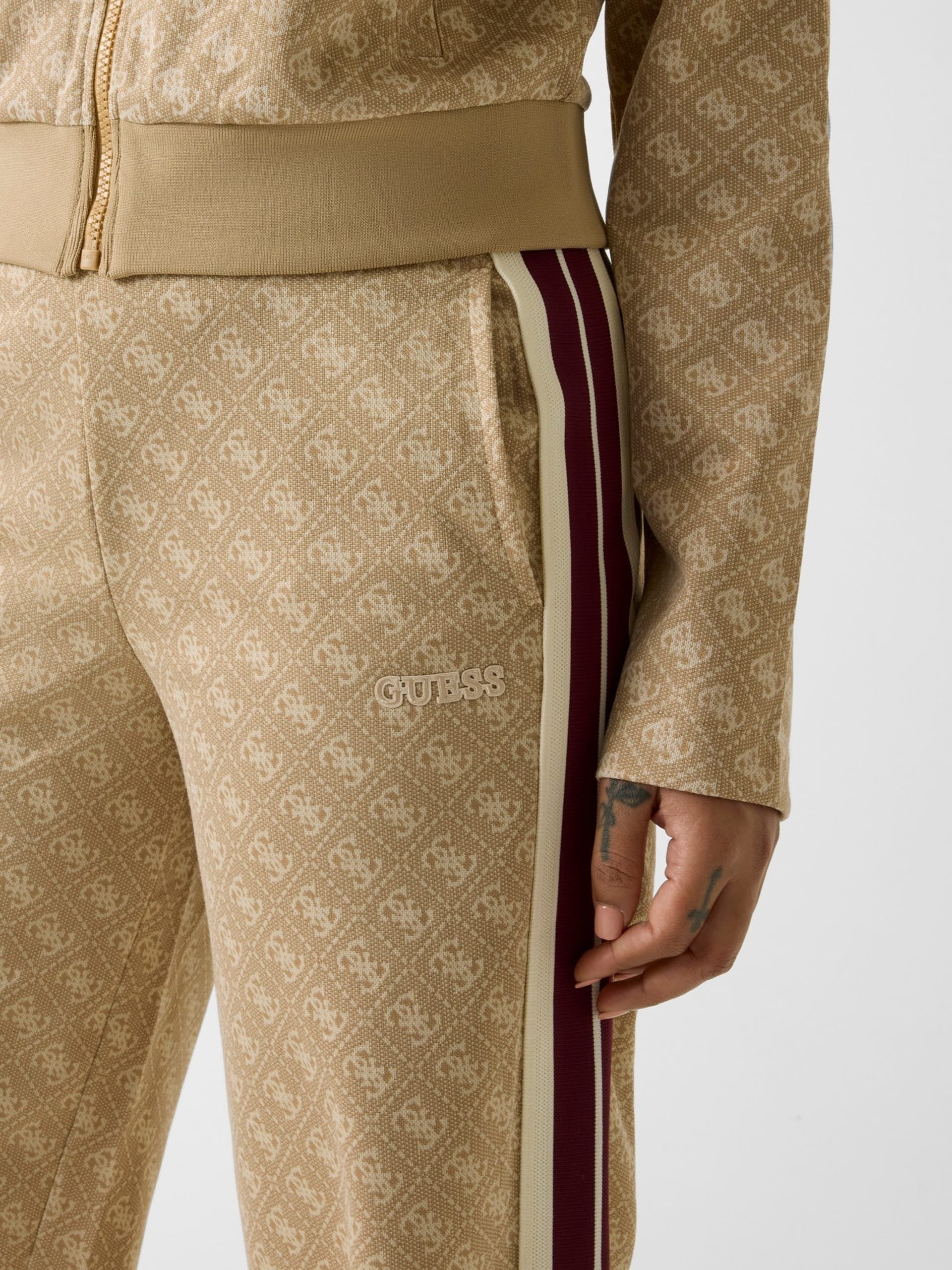 Guess Calcas Training Pants V6gb04 K2955 Beige.logo Beige_shot4