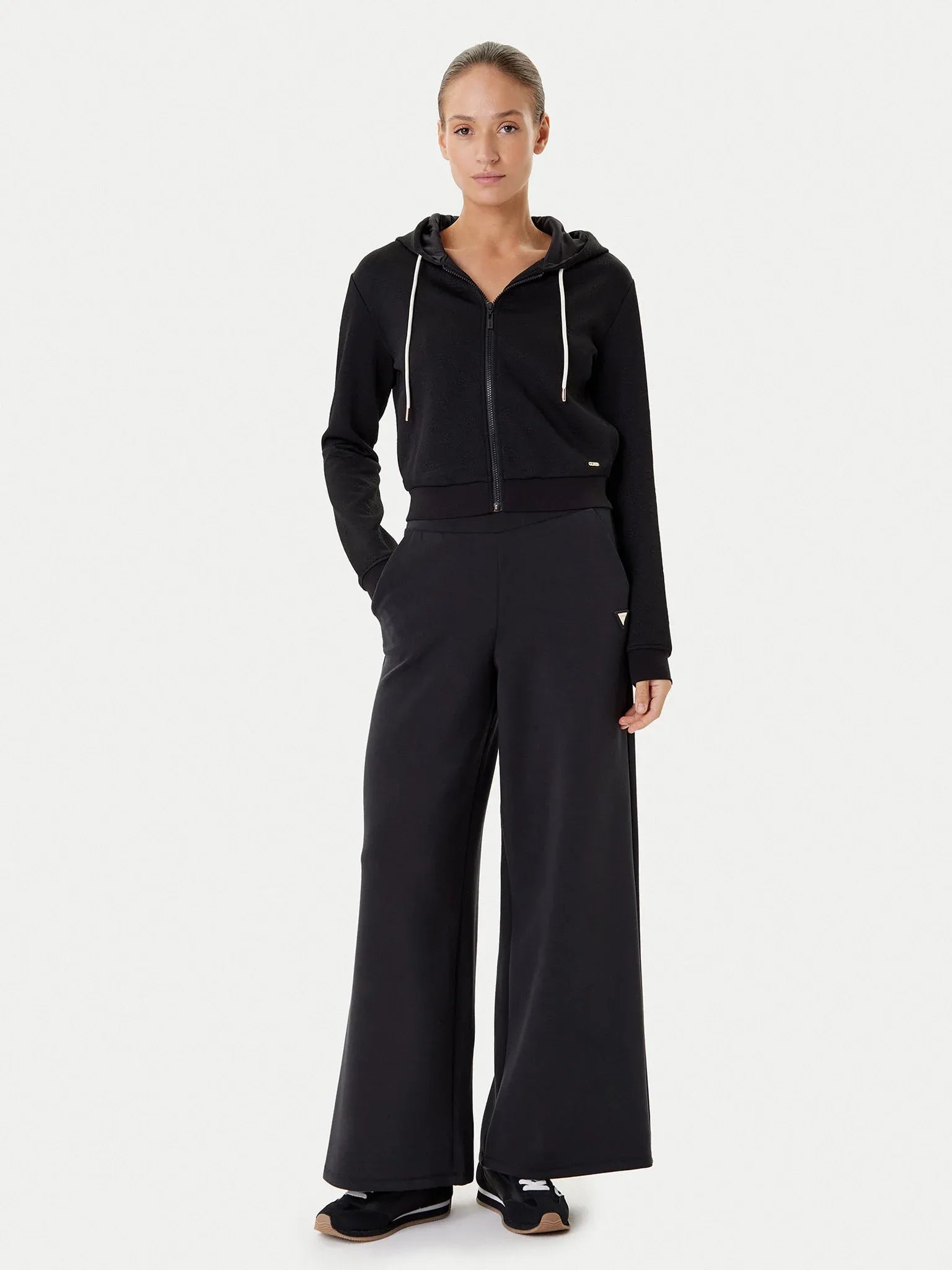 Guess Casaco Training Sweat Training V5yq06 Kbsl2 Black Preto_shot2