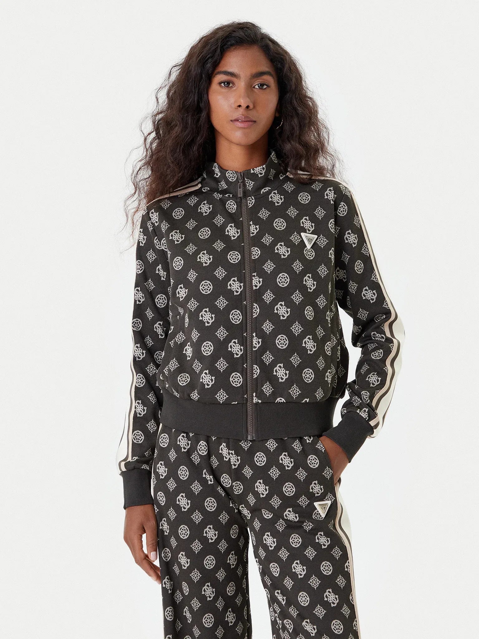 Guess Casaco Training Sweat Training V5yq07 K0282 Black Preto_shot1