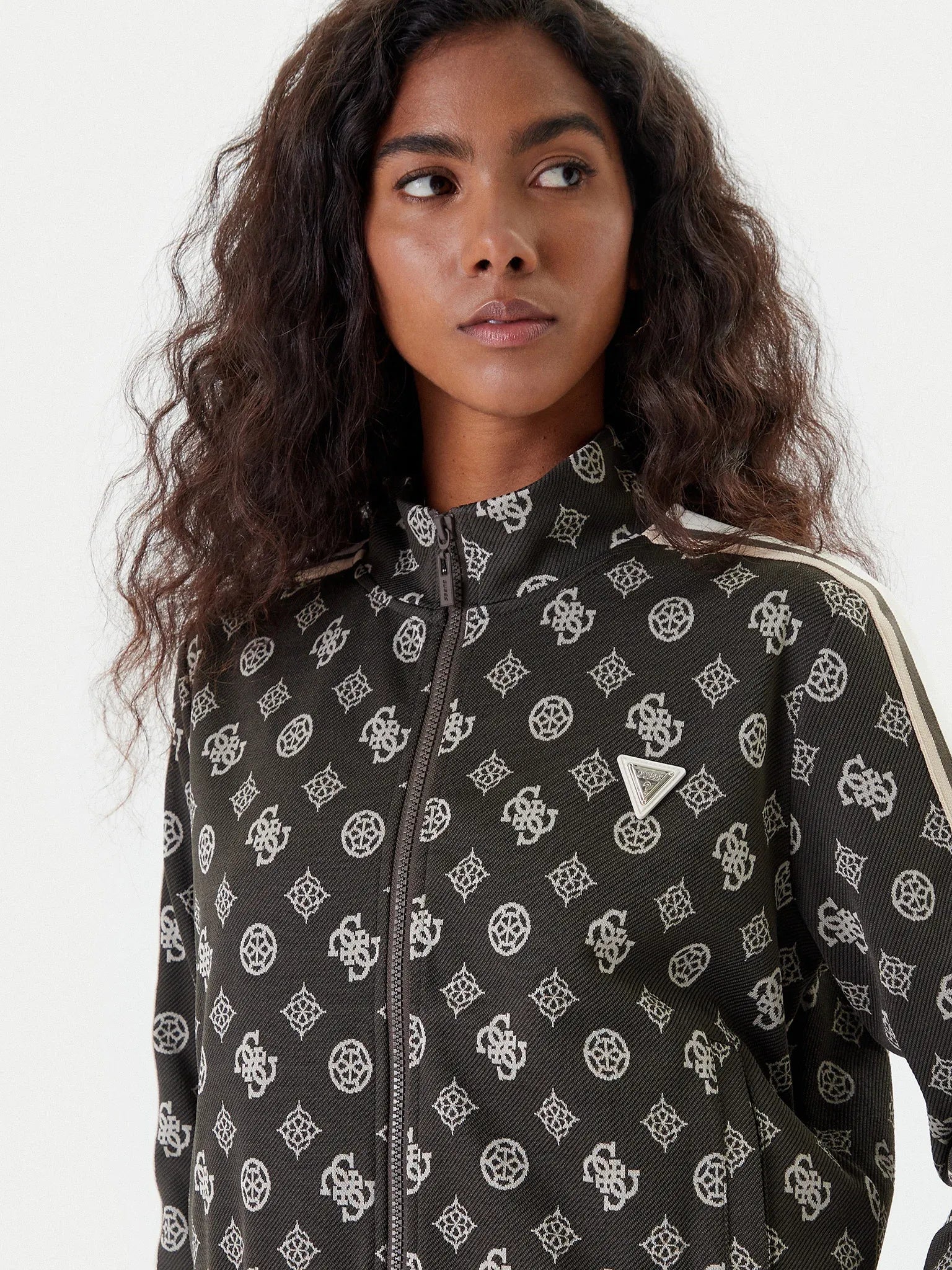 Guess Casaco Training Sweat Training V5yq07 K0282 Black Preto_shot4