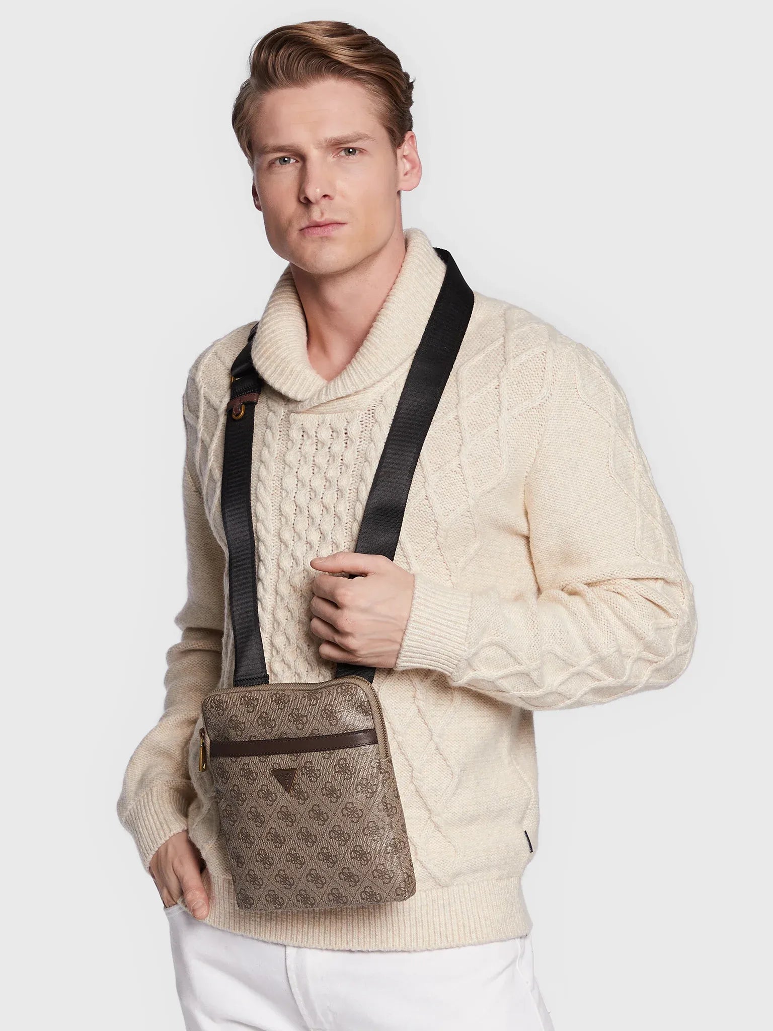 Guess Crossbody Hmevzl P2223 Beige.logo Beige_shot1