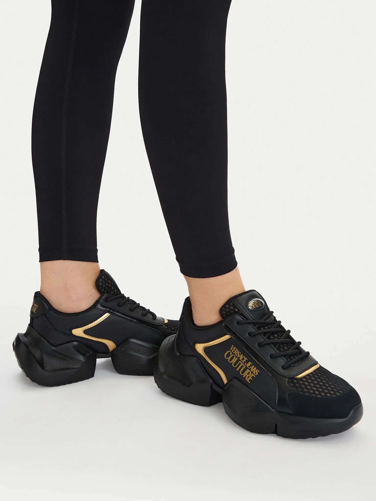 Versace Sapatilhas Sneakers Shoes 80va3su3 Blk Gold Preto Ouro_shot2