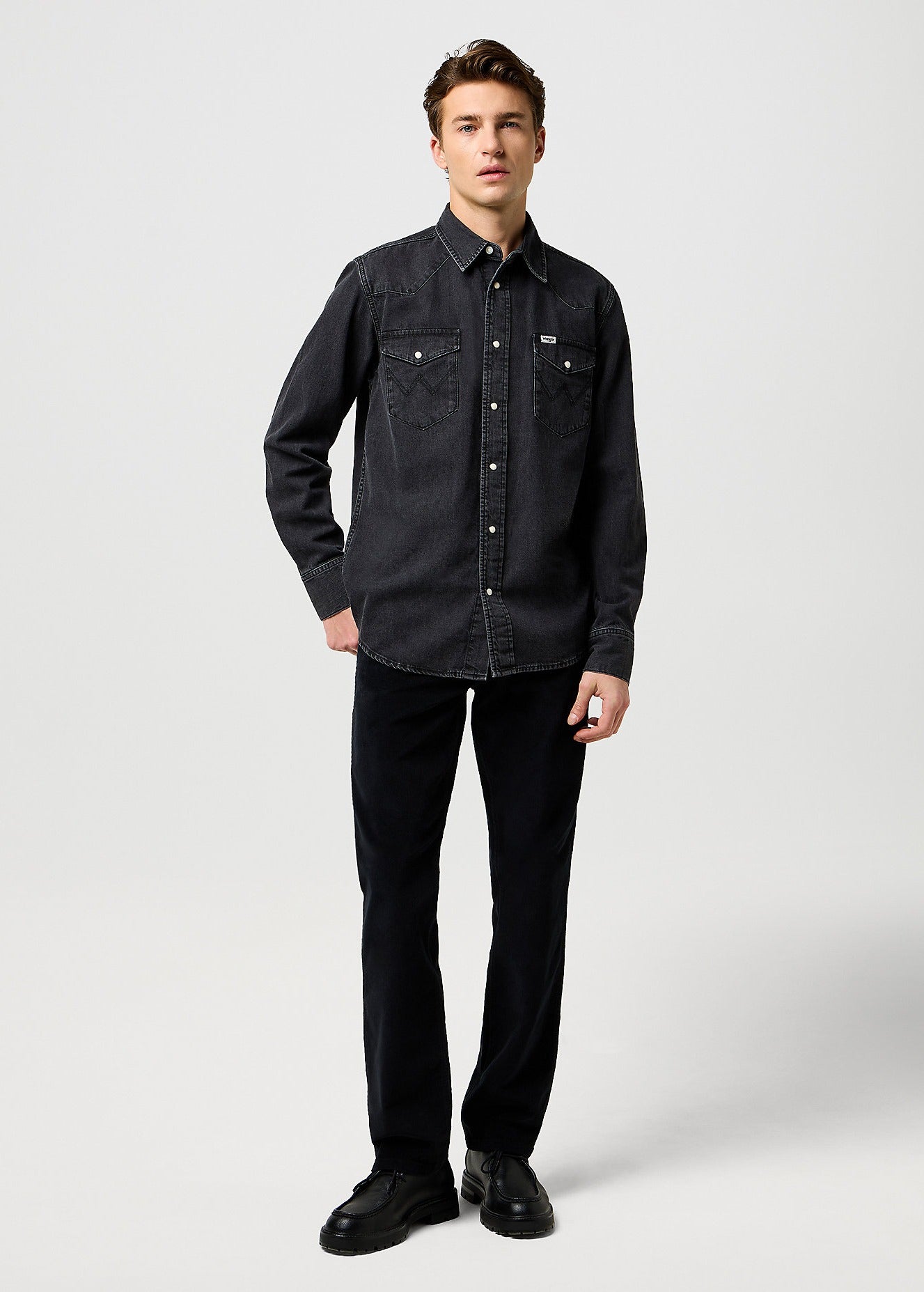 Wrangler Calcas Trousers Greensboro Vel Black Preto_shot1