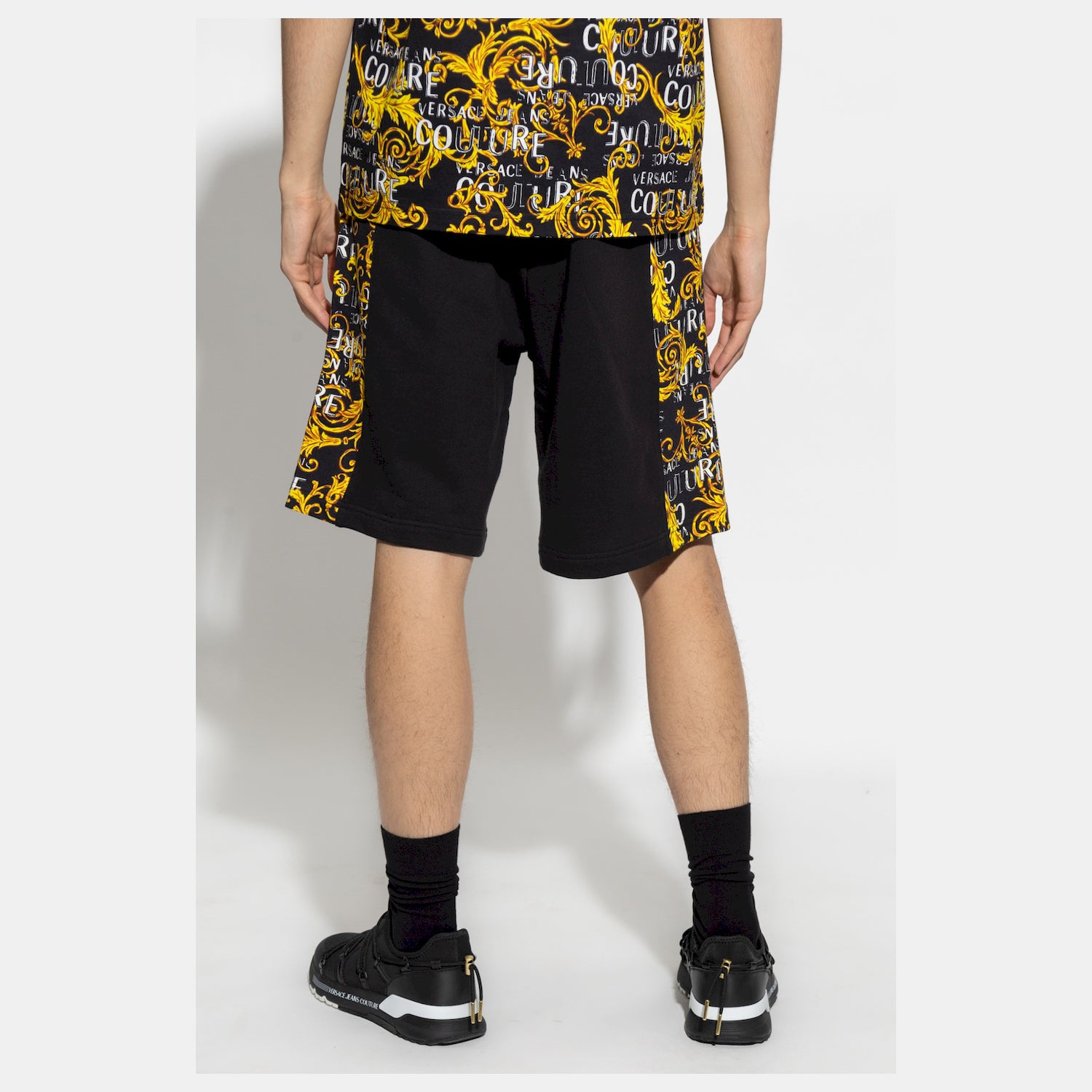 Versace Calcao Shorts 74gad3c0 Blk Gold Preto Ouro_shot3